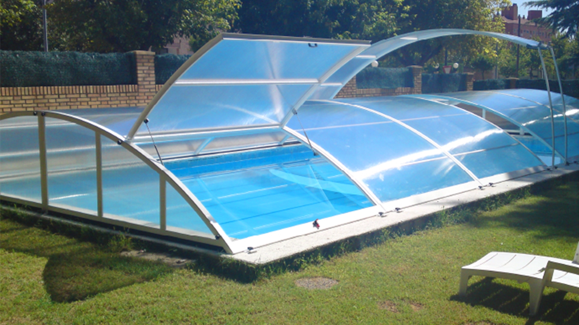 Abris de piscine bas et relevables - CoverAbri - Abris en kit